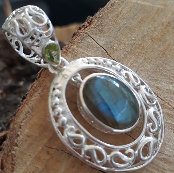 Sterling Silver Blue Labradorite Pendant - Picture 10 of 15